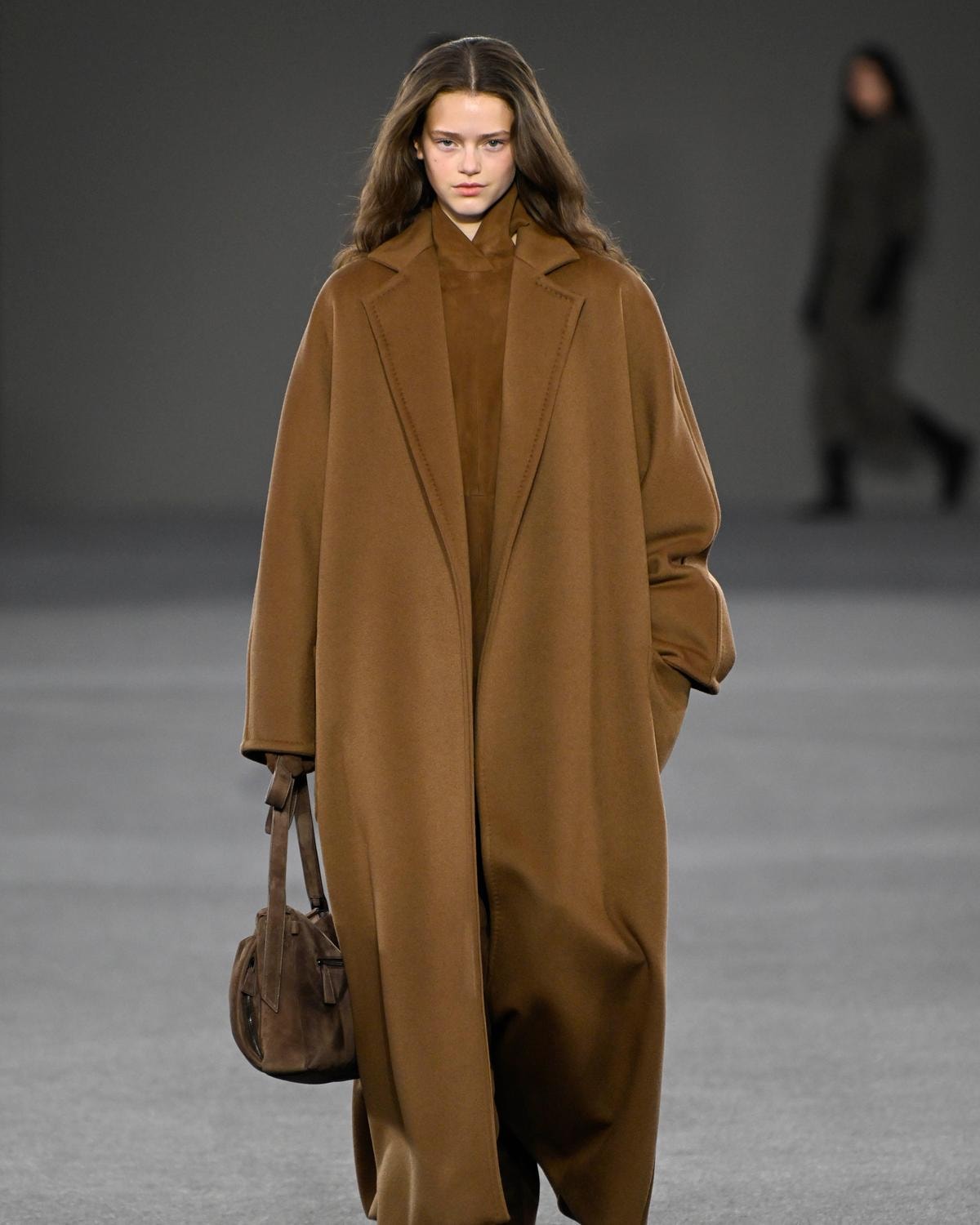 Un look Max Mara fall-winter 2026/27 (ph Francesc Ten/MFF)