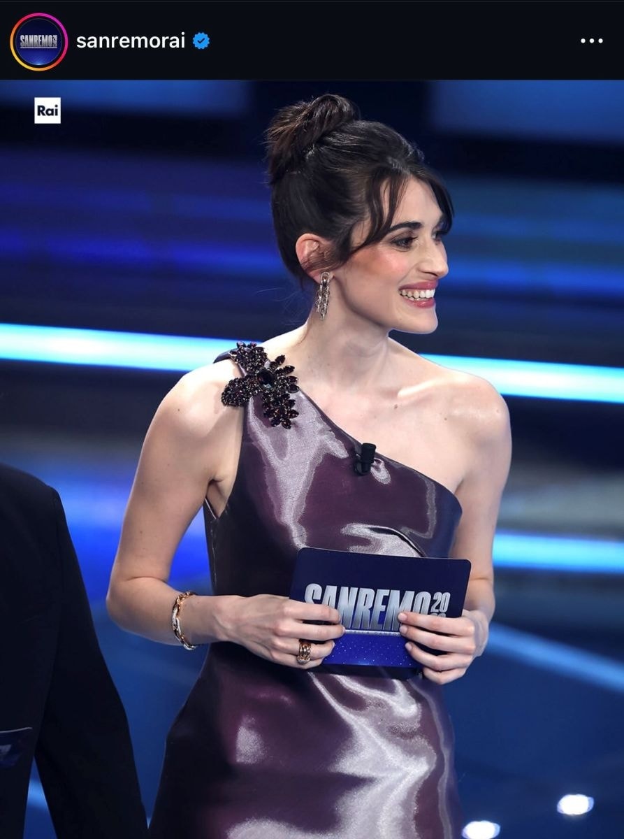 Pilar Fogliati in Giorgio Armani privé (ph Instagram @sanremorai)