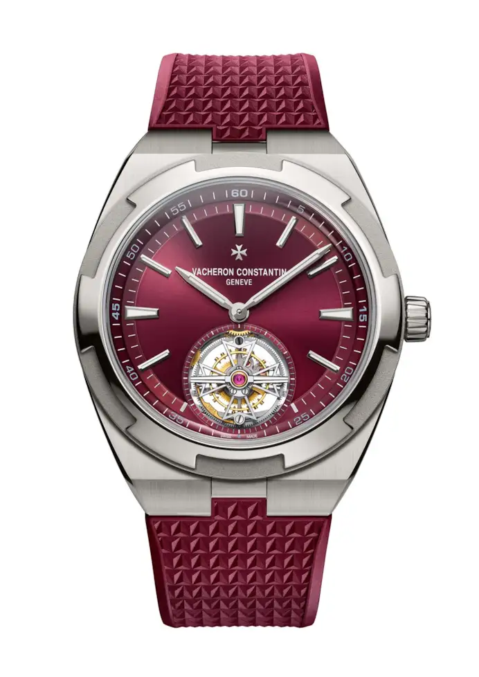 Rosso intenso e titanio: il nuovo Overseas tourbillon di Vacheron Constantin sorprende l’alta orologeria