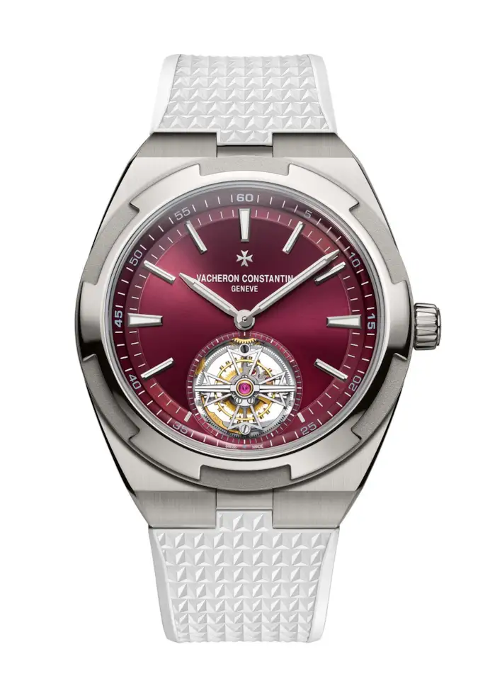 Rosso intenso e titanio: il nuovo Overseas tourbillon di Vacheron Constantin sorprende l’alta orologeria