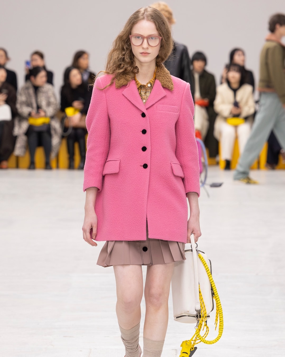 Un look Onitsuka tiger fall-winter 2026/27 (courtesy Onitsuka tiger)
