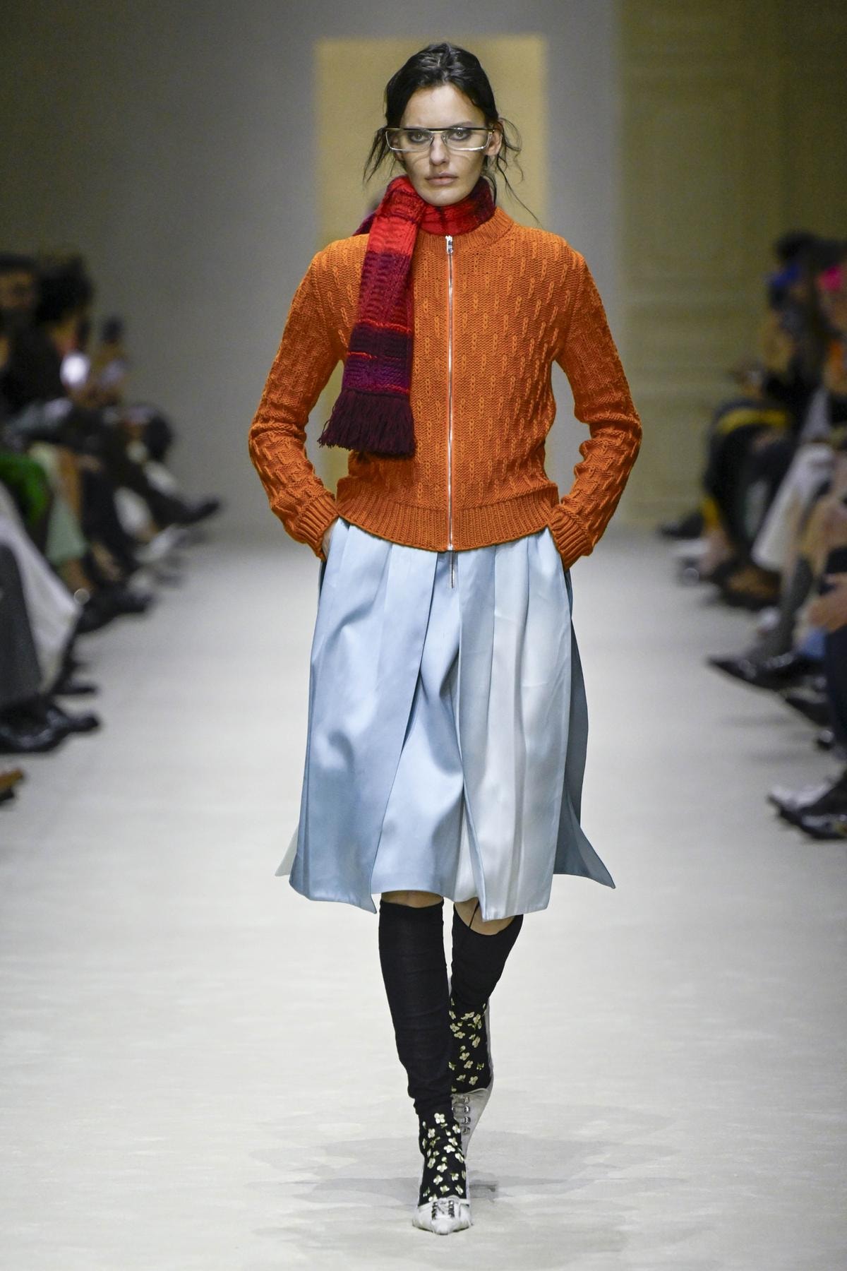 Un look Prada fall-winter 2026/27 (ph Francesc Ten/MFF)