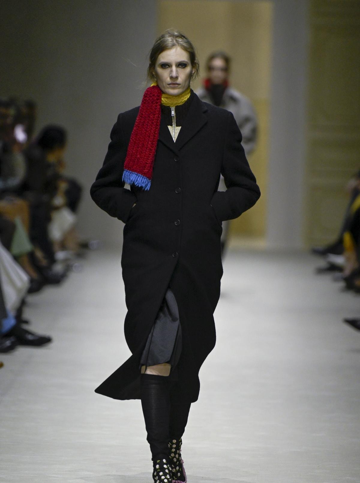 Un look Prada fall-winter 2026/27 (ph Francesc Ten/MFF)