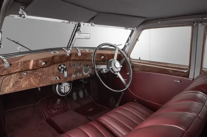 Rinasce la leggenda perduta di Bentley Corniche del 1939