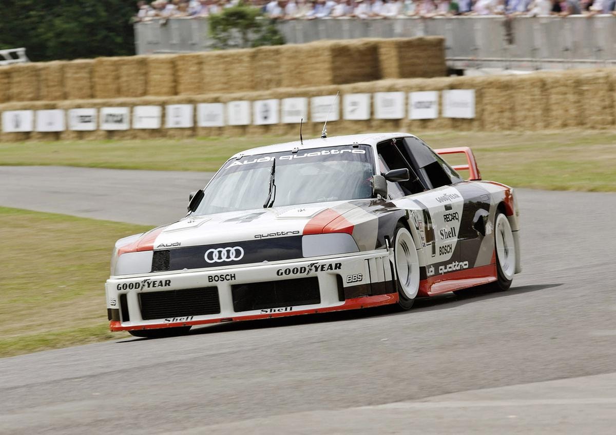 1989: most powerful five-cylinder works engine in motorsport:
At the 1989 IMSA GTO in the USA, the Audi 90 quattro competes in its races with the most powerful fivecylinder works engine. The turbocharged aluminum engine is a 2.2-liter high-performance unit specially designed for racing. It develops 530 kW (720 hp) at 7,500 revolutions per minute and delivers 720 newton meters (531.04 lb-ft) of torque at 6,000 rpm. Overall, the Audi 90 quattro IMSA GTO wins seven races in the American touring car series in the 1989 season.
