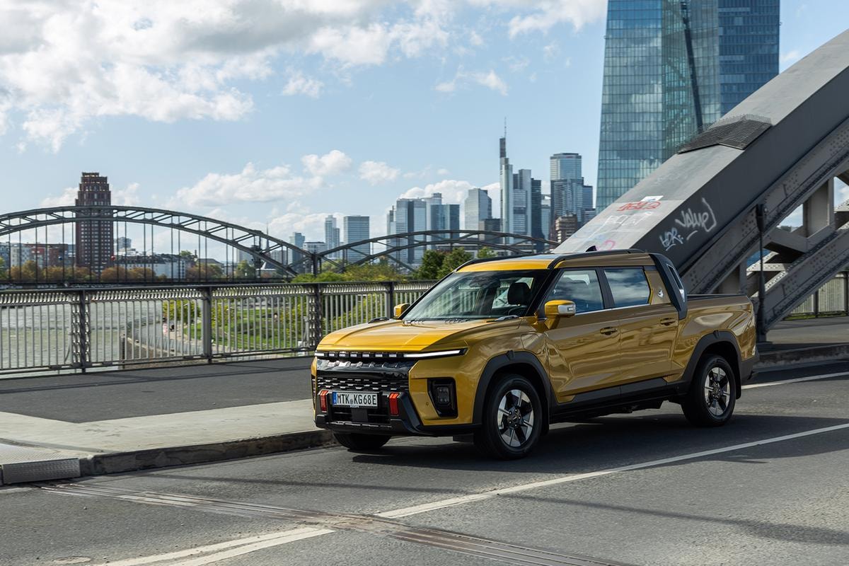 KGM debutta in Europa con il pick-up elettrico da 380 km di autonomia