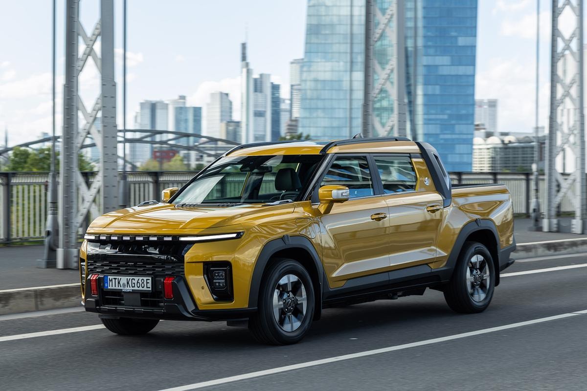 KGM debutta in Europa con il pick-up elettrico da 380 km di autonomia