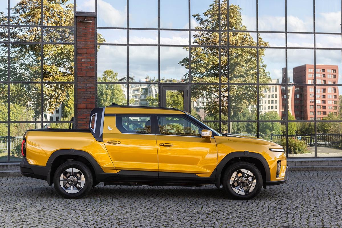 KGM debutta in Europa con il pick-up elettrico da 380 km di autonomia