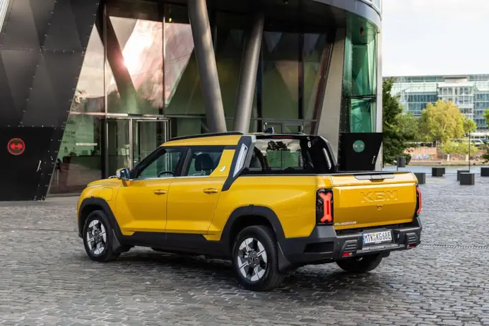 KGM debutta in Europa con il pick-up elettrico da 380 km di autonomia