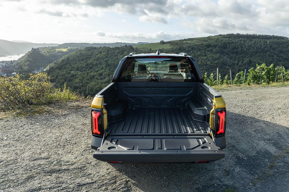 KGM debutta in Europa con il pick-up elettrico da 380 km di autonomia