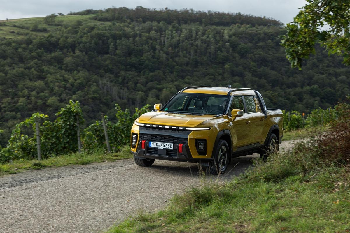 KGM debutta in Europa con il pick-up elettrico da 380 km di autonomia