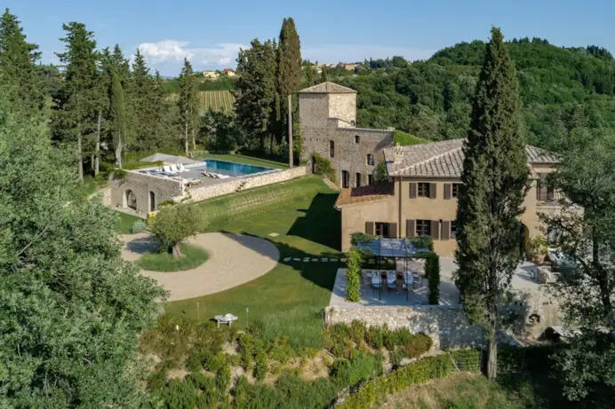 La Toscana conquista i super-ricchi: tra attici moderni e ville storiche, ecco le più belle proposte immobiliari