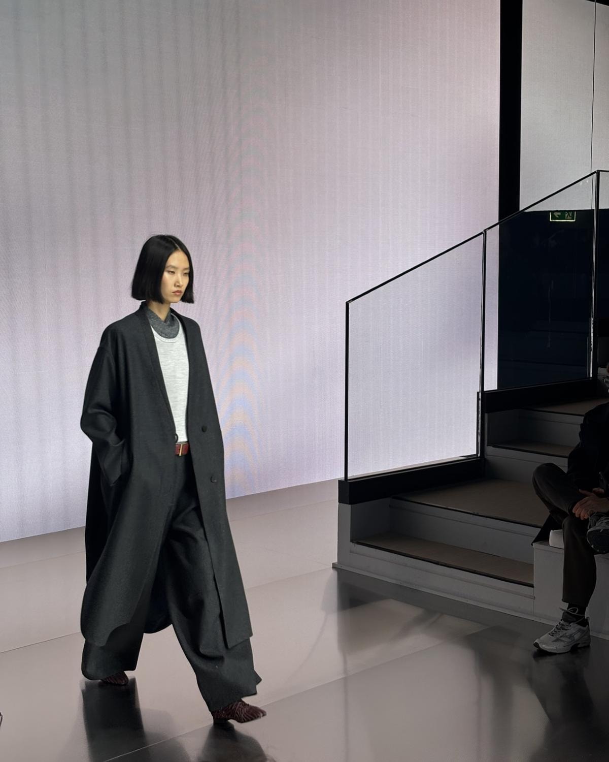 Un look Giorgio Armani fall-winter 2026/27 (ph. Chiara Bottoni)