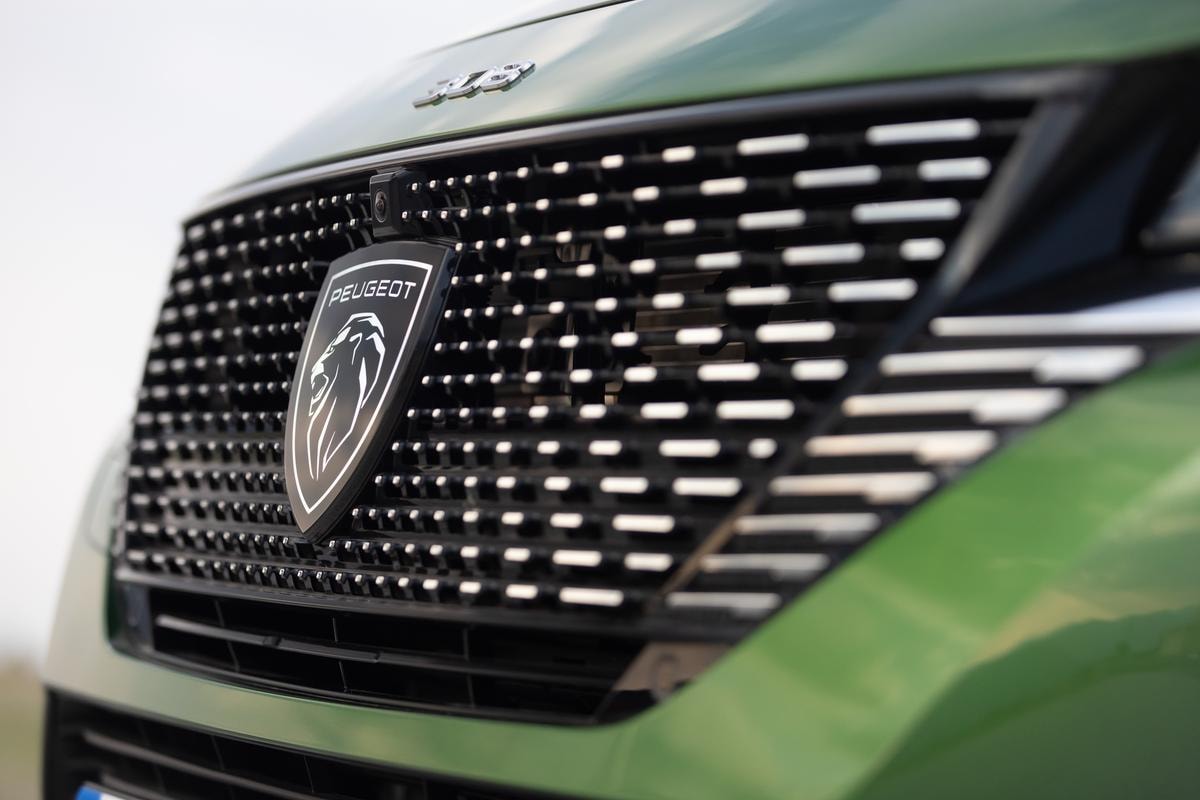Auto, il mercato crolla (-14,7%) a febbraio in Francia ma Stellantis limita i danni