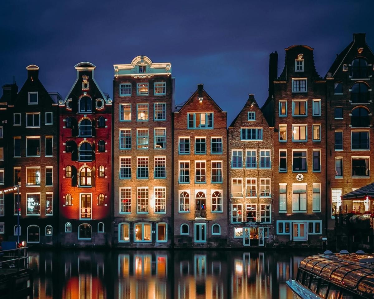 Amsterdam come non l’avete ancora vista. Basta cambiare canale...