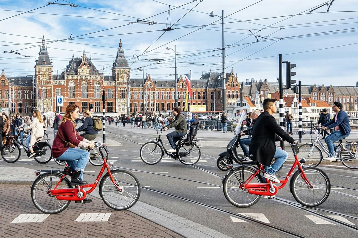 Amsterdam come non l’avete ancora vista. Basta cambiare canale...