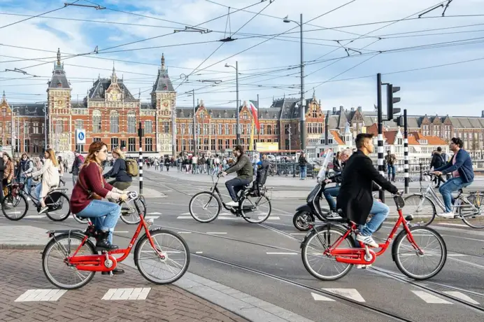 Amsterdam come non l’avete ancora vista. Basta cambiare canale...