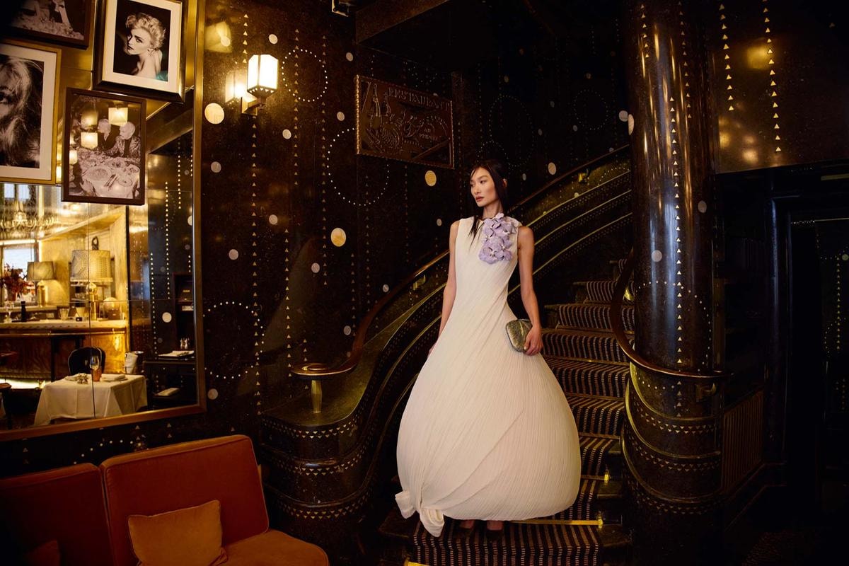 Abito in georgette di seta plissettata a mano di Dior Haute Couture Spring-Summer 2026.