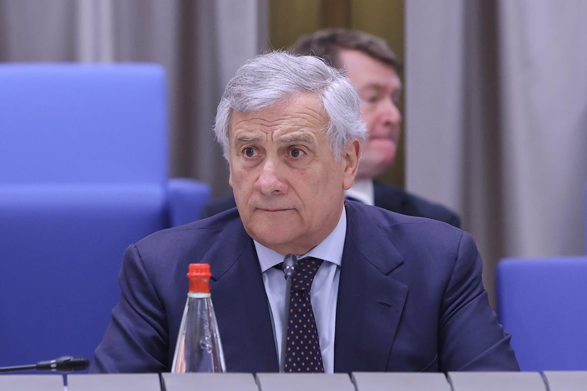 Iran, la Farnesina attiva il ponte aereo per il rimpatrio dei 200 studenti italiani in Medio Oriente