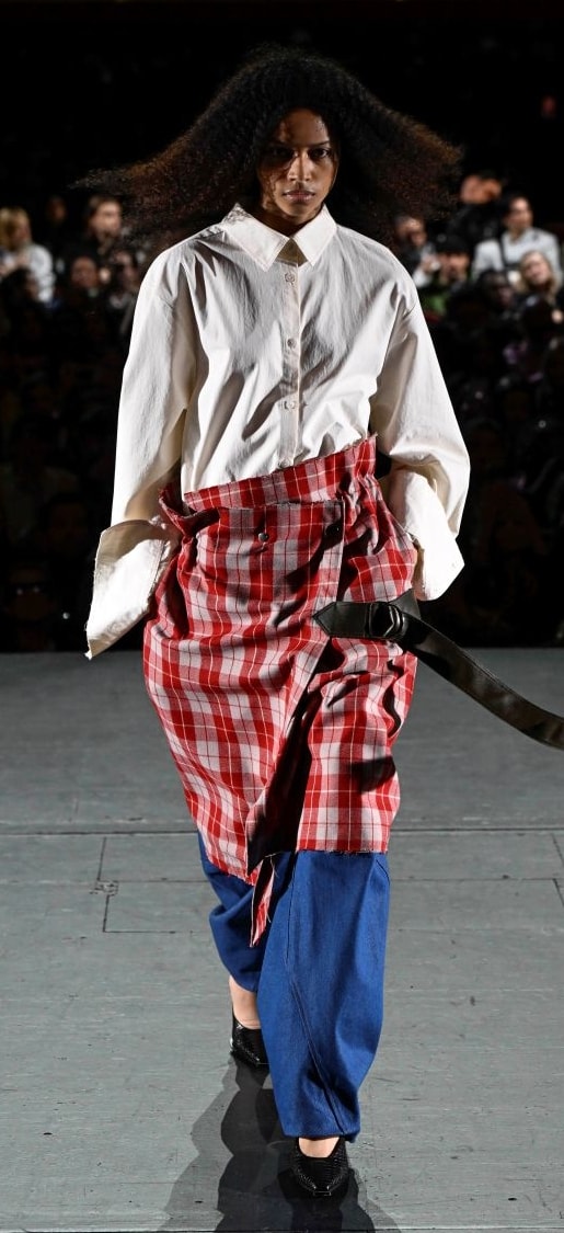 Un look Zomer fall-winter 2026/27 (ph Francesc Ten/MFF)