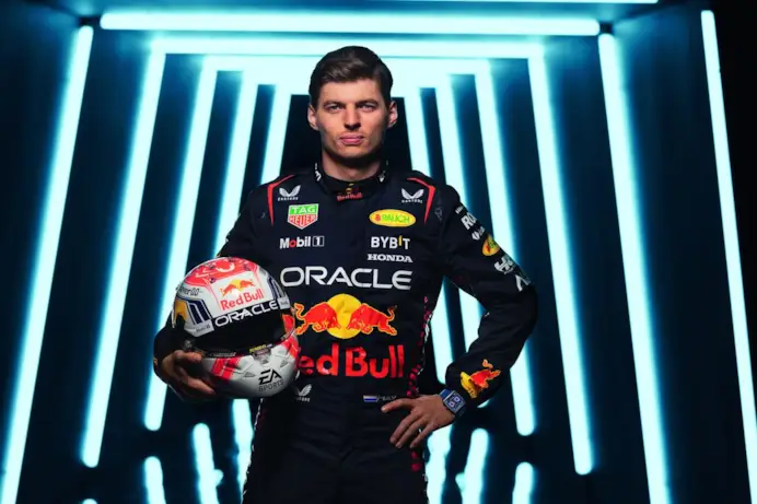 La campagna TAG Heuer col pilota Red Bull, Max Verstappen.