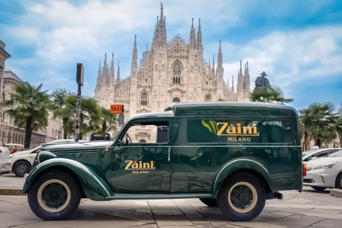 Fondata a Milano, nel 1913, Zàini in città ha anche aperto due boutique.