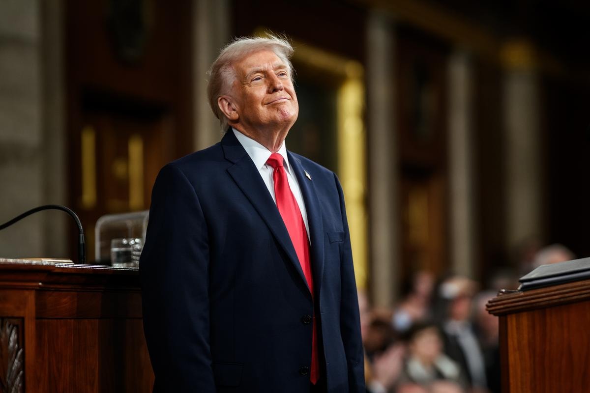Guerra in Iran, Trump prepara la scorta per le navi bloccate nello Stretto di Hormuz