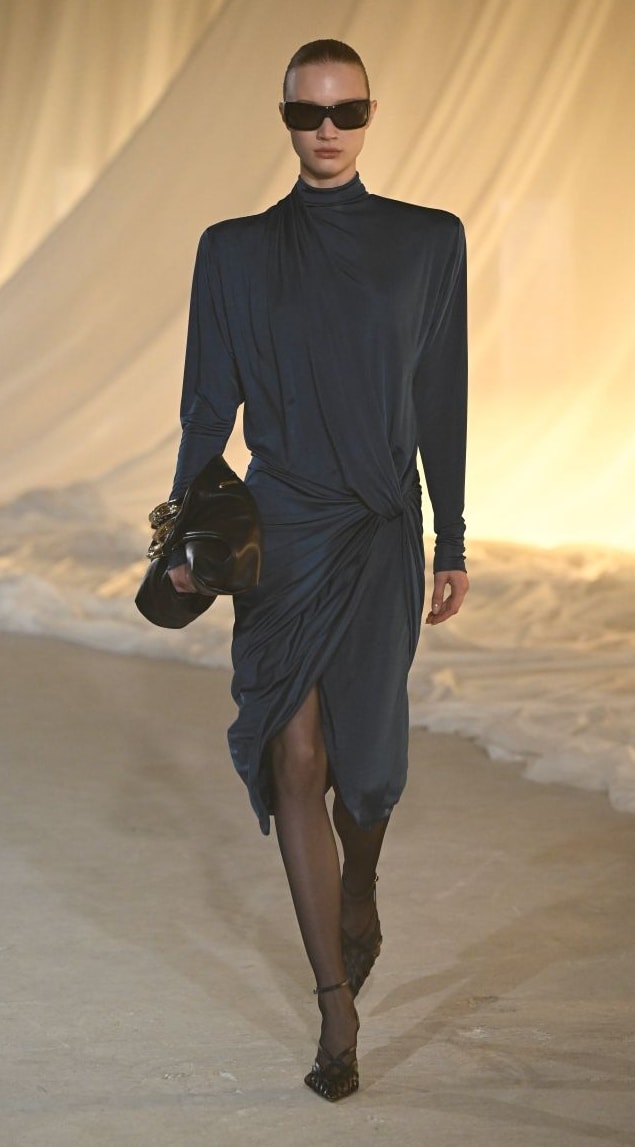 Un look Balmain fall-winter 2026/27 (ph Francesc Ten/MFF)