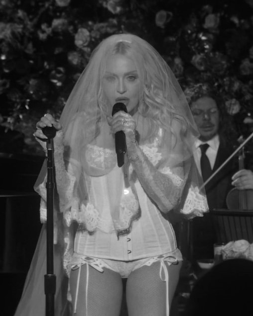 Madonna interpreta La Bambola di Patty Pravo (courtesy Dolce&Gabbana)