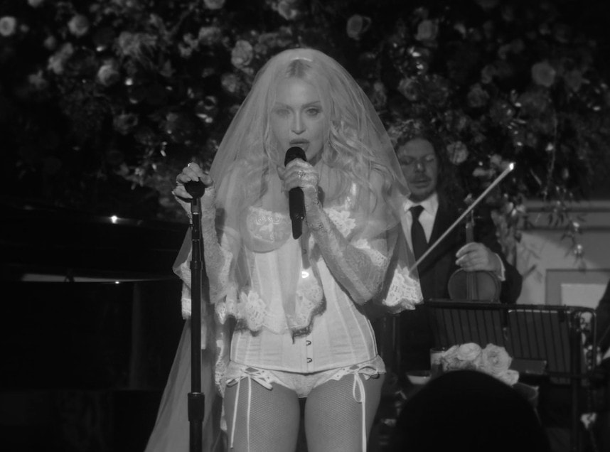 Madonna interpreta La Bambola di Patty Pravo per Dolce&Gabbana (courtesy Dolce&Gabbana)