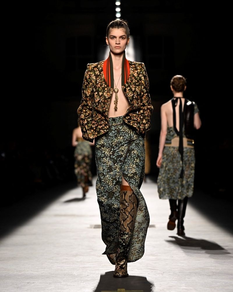Un look Dries Van Noten fall-winter 2026/27 (ph Francesc Ten/MFF)