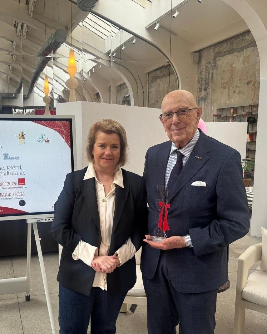 La founder del Me fashion award Patrizia Casale con il Cavaliere del lavoro Mario Boselli premiato con il riconoscimento alla carriera (courtesy Iccf)