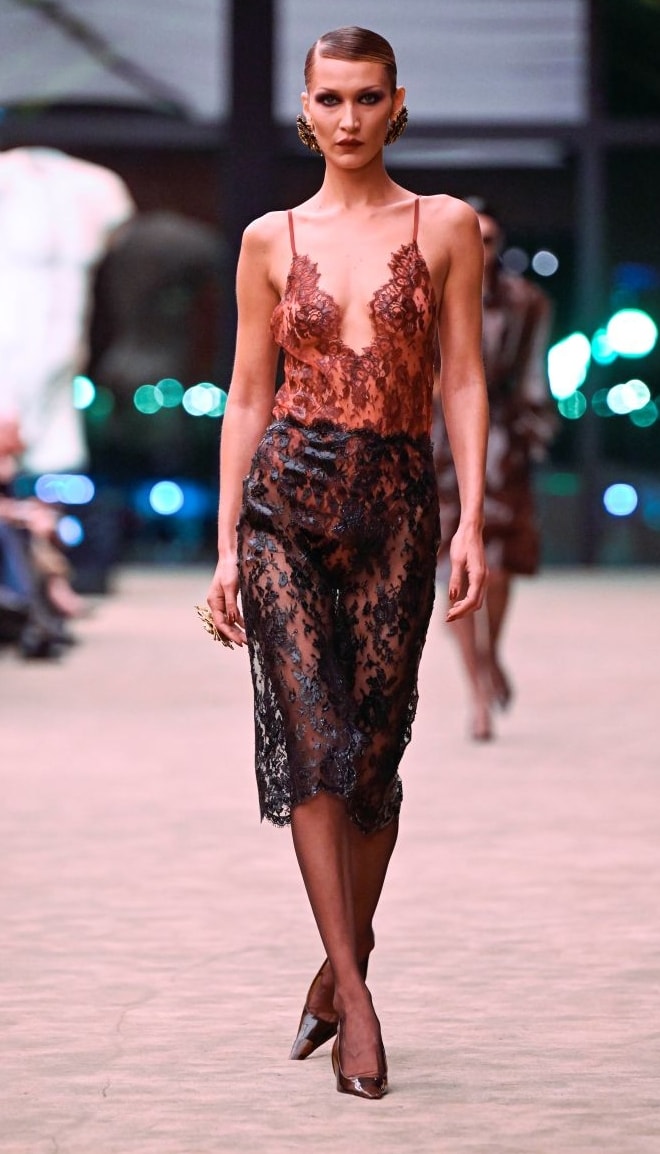 Un look Saint Laurent fall-winter 2026/27 (ph Francesc Ten/MFF)