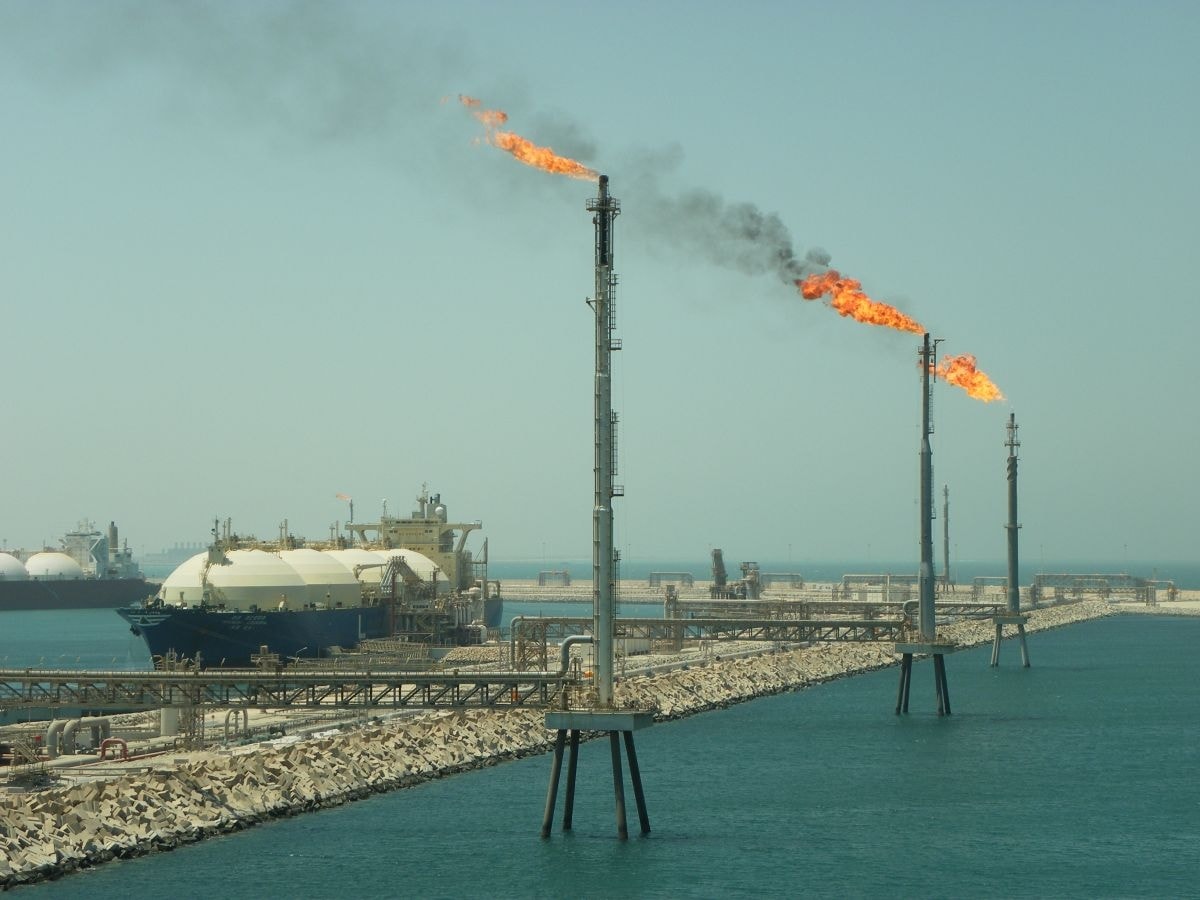 Gas e petrolio di nuovo in rialzo: +3% e +4%. Le reazioni di Cina, India, Giappone e Russia allo shock petrolifero