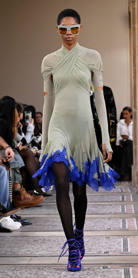 Un look Off-white fall-winter 2026 (ph Francesc Ten/MFF)