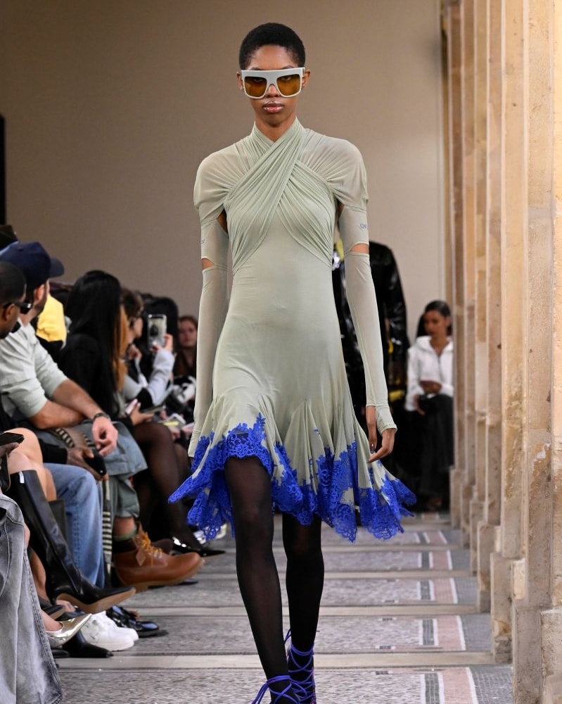 Un look Off-white fall-winter 2026 (ph Francesc Ten/MFF)