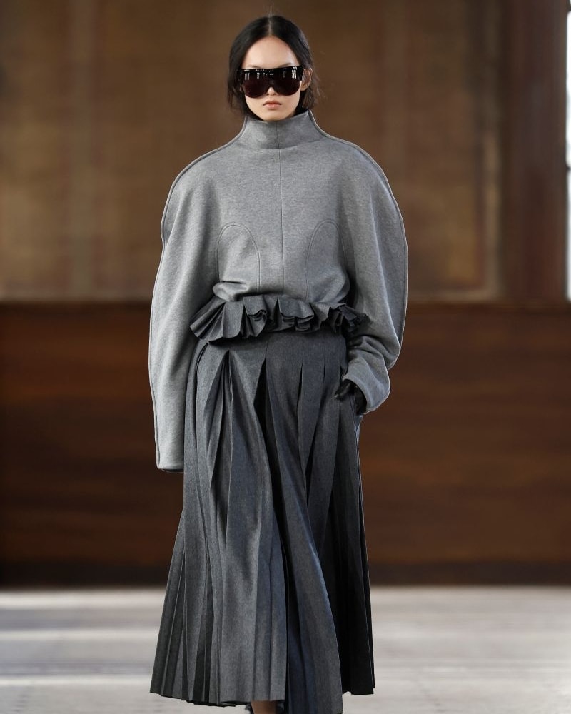 Un look Carven fall-winter 2026/27 (ph Francesc Ten/MFF)