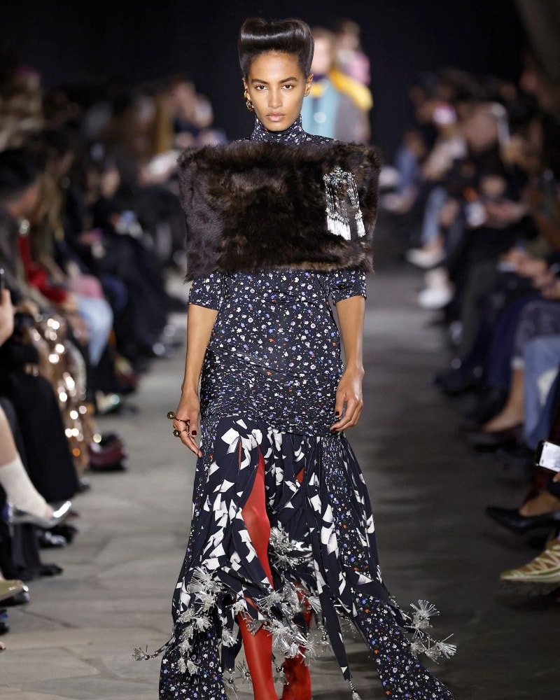 Un look Rabanne fall-winter 2026/27 (ph Francesc Ten/MFF)