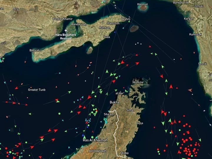Guerra in Iran, nello Stretto di Hormuz ci sono mille navi ferme: 25 miliardi di dollari a rischio
