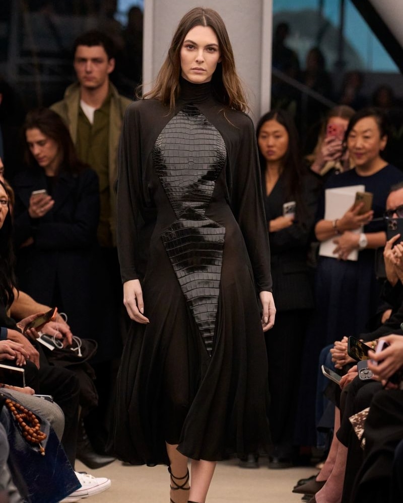 Un look Alaïa summer-fall 2026 (courtesy Alaïa)