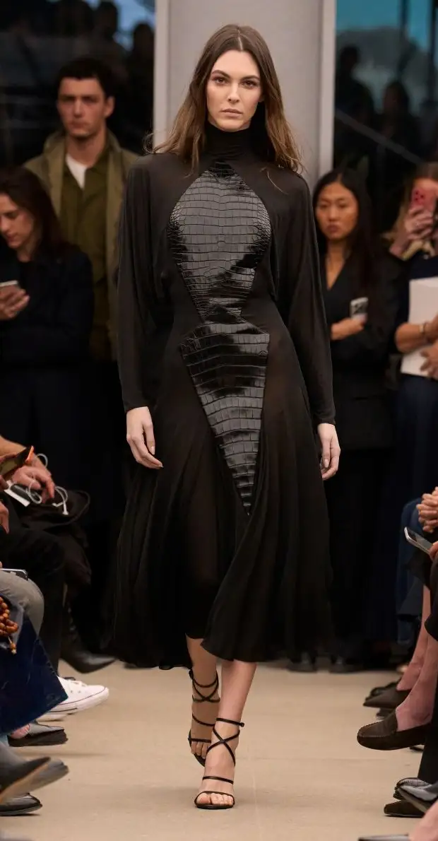 Un look Alaïa summer-fall 2026 (courtesy Alaïa)