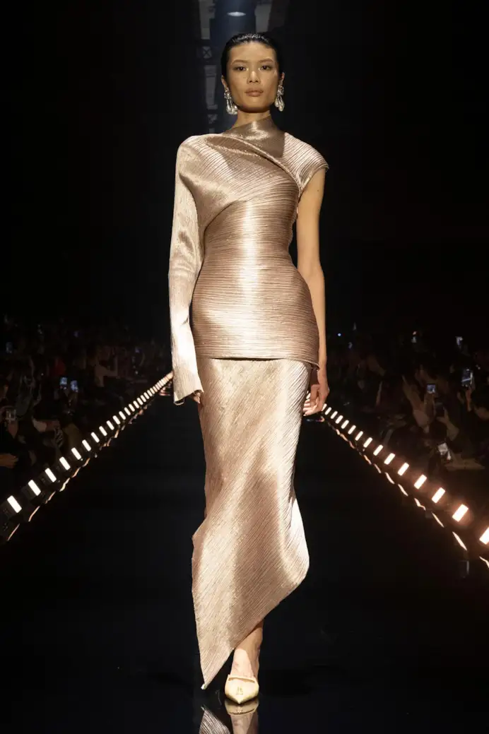 Un look Schiaparelli fall-winter 2026/27 (courtesy Schiaparelli)