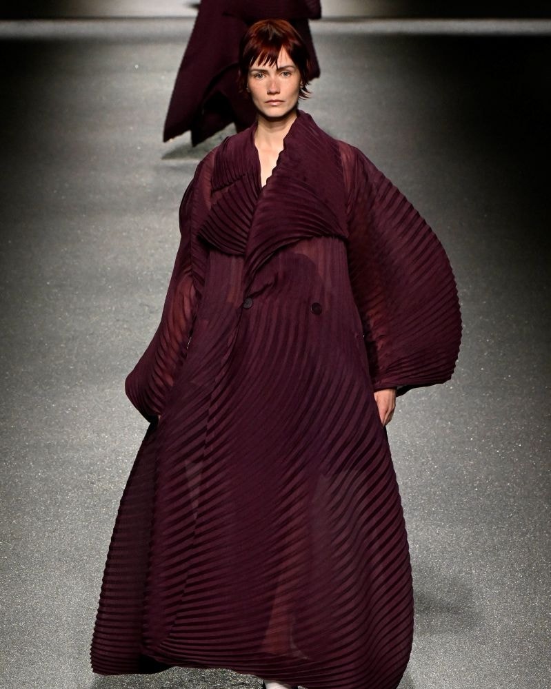Un look Issey Miyake fall-winter 2026/27 (ph Francesc Ten/MFF)