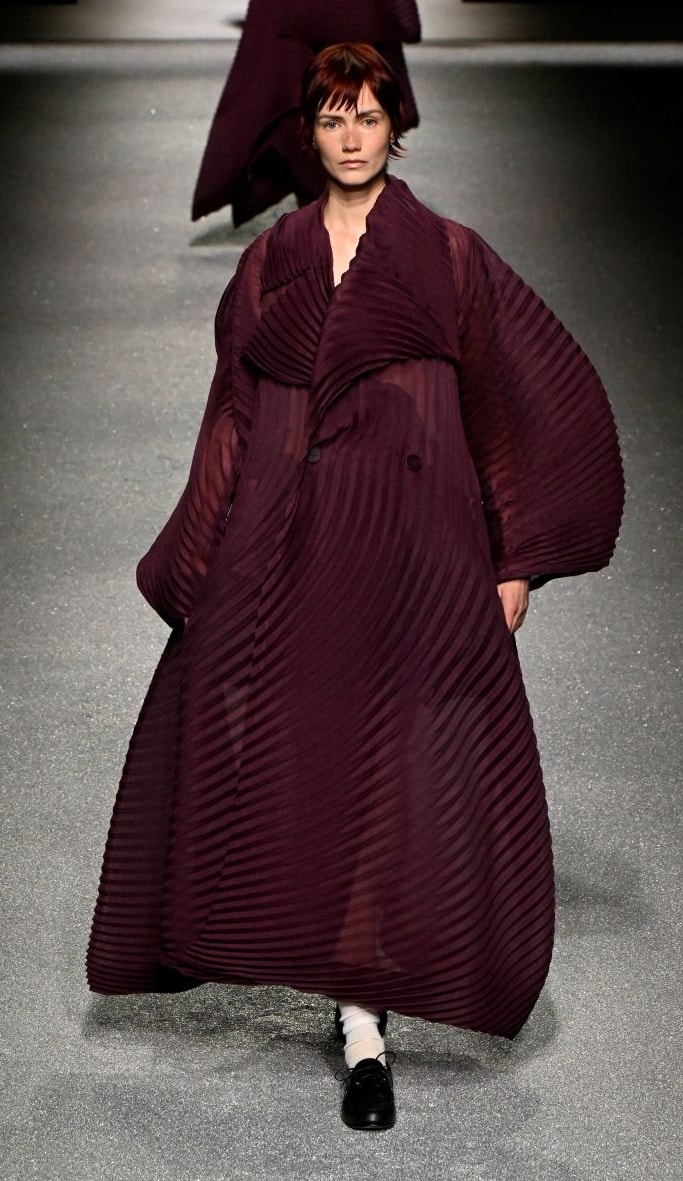 Un look Issey Miyake fall-winter 2026/27 (ph Francesc Ten/MFF)