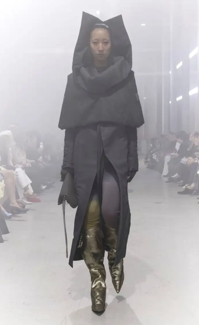 Un look Rick Owens fall-winter 2026/27 (courtesy Owenscorp)
