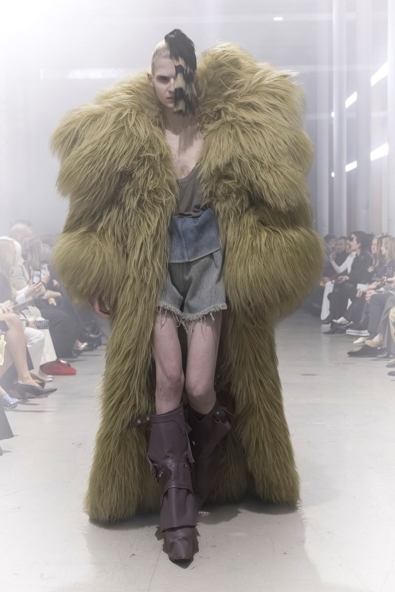 Un look Rick Owens fall-winter 2026/27 (courtesy Owenscorp)