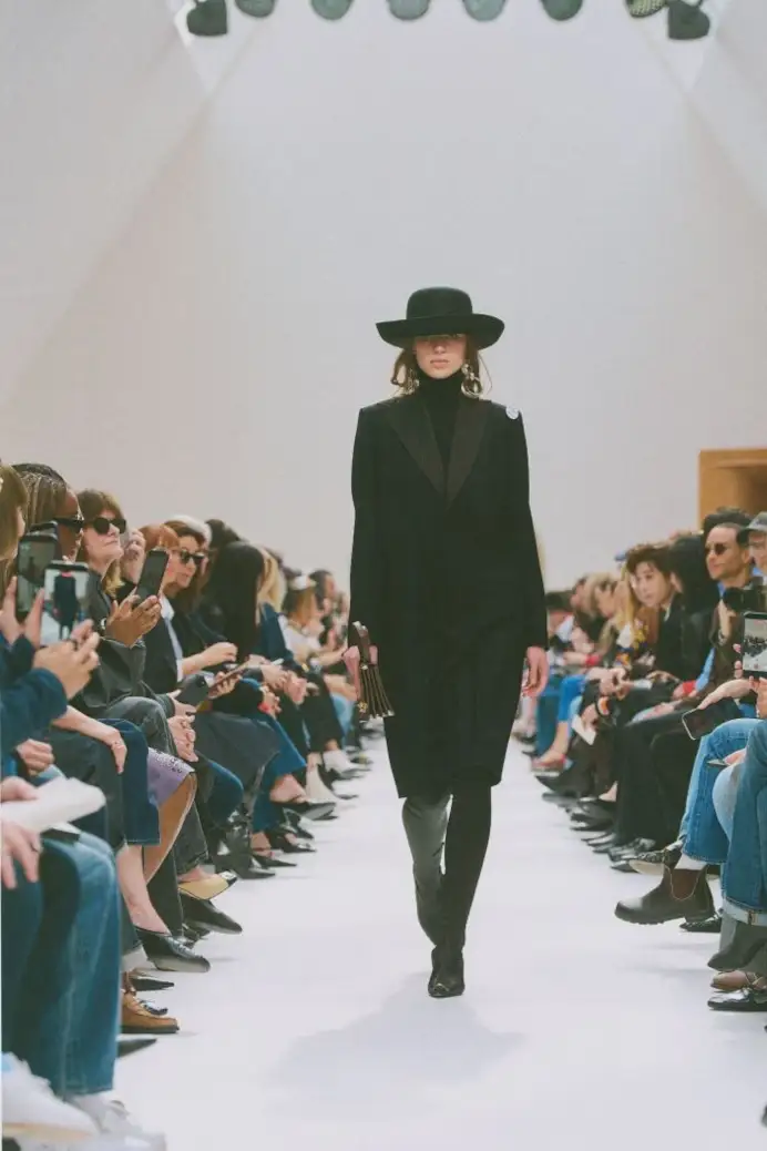 Un look fall-winter 2026/27 di Celine (courtesy Celine)