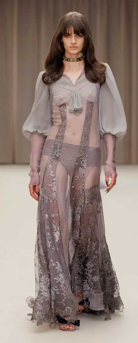 Un look McQuenn fall-winter 2026/27 (courtesy McQueen)