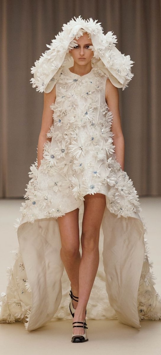Un look McQuenn fall-winter 2026/27 (courtesy McQueen)
