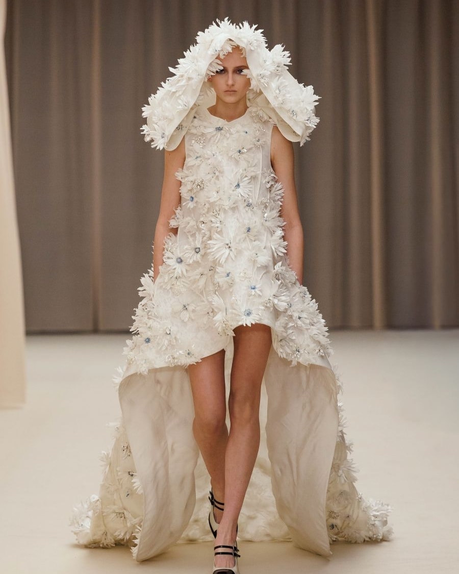 Un look McQuenn fall-winter 2026/27 (courtesy McQueen)